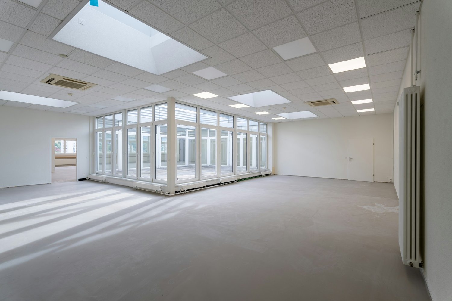 515m² office
