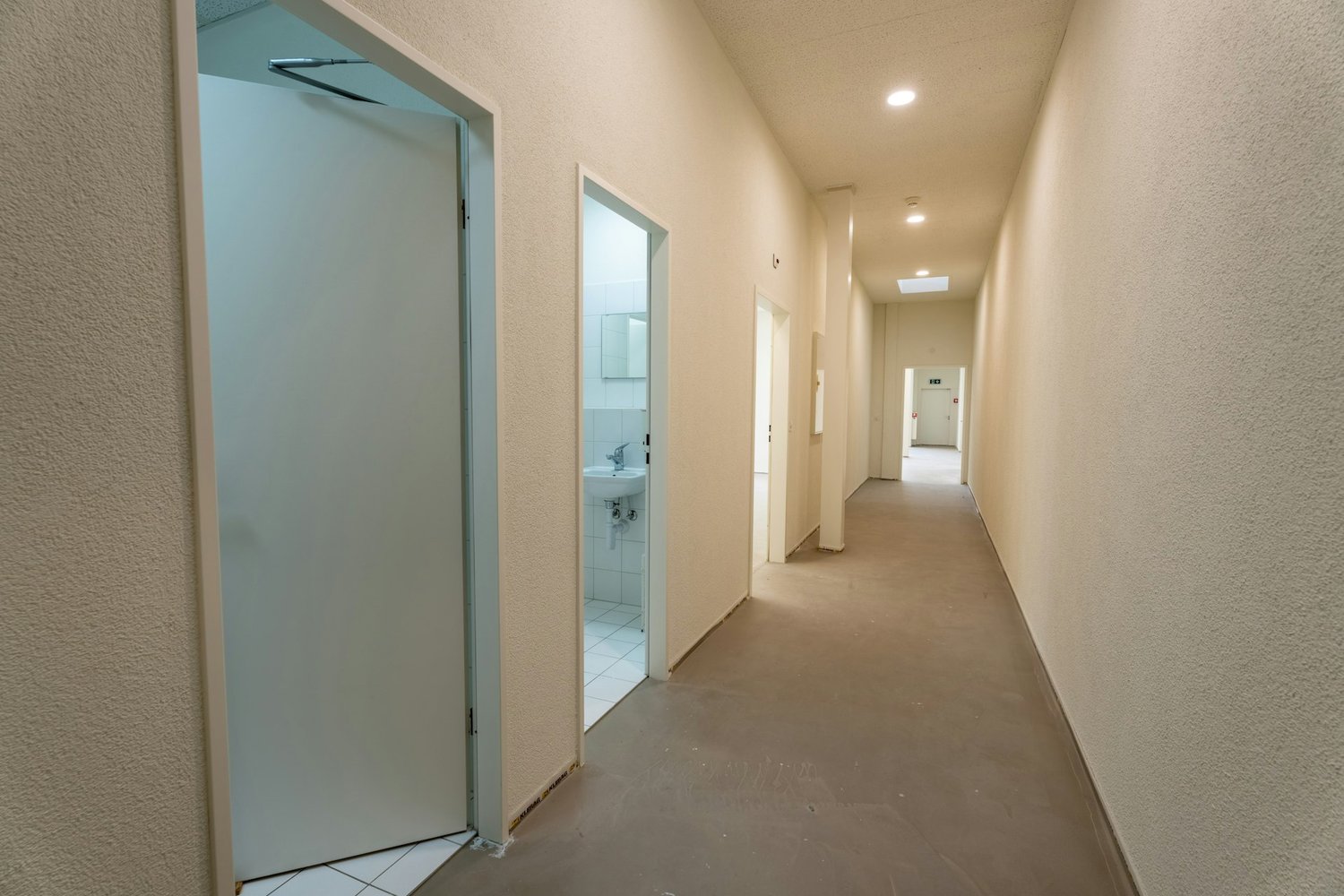 515m² office