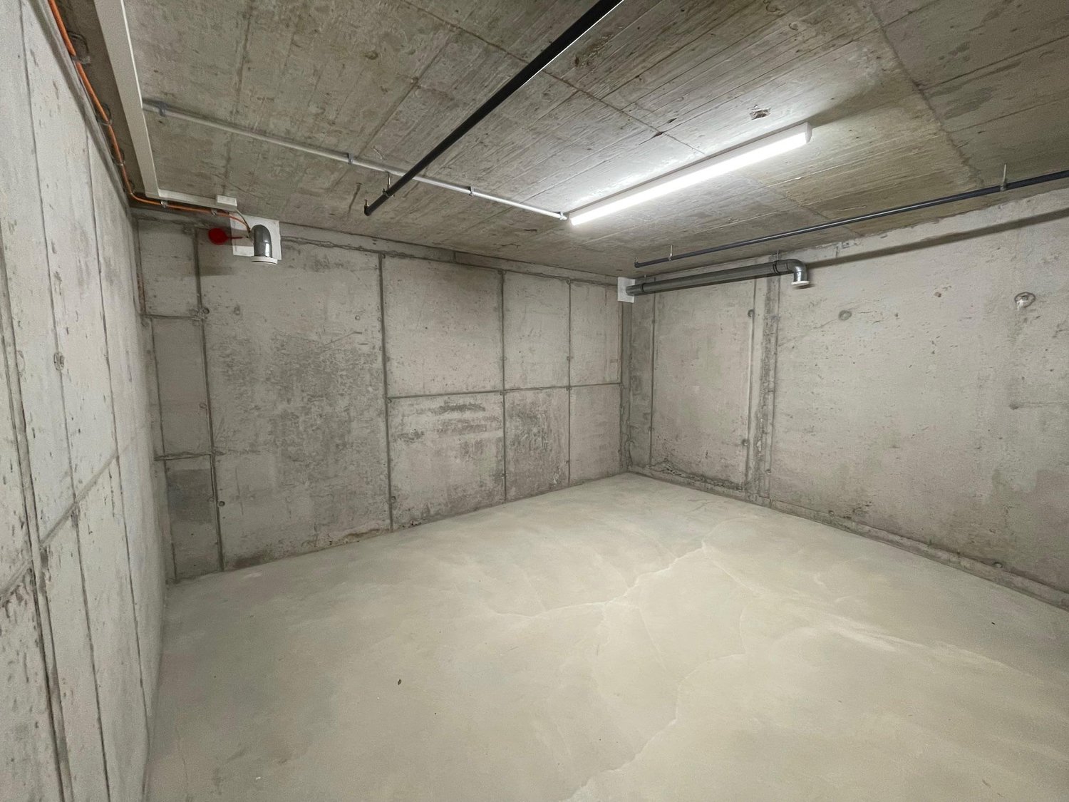 22m² storage room