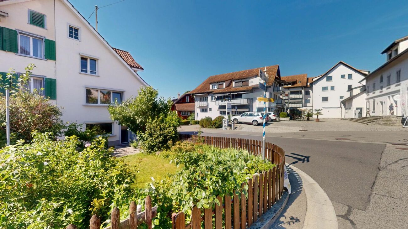 Commercial, Foto 1 von 7