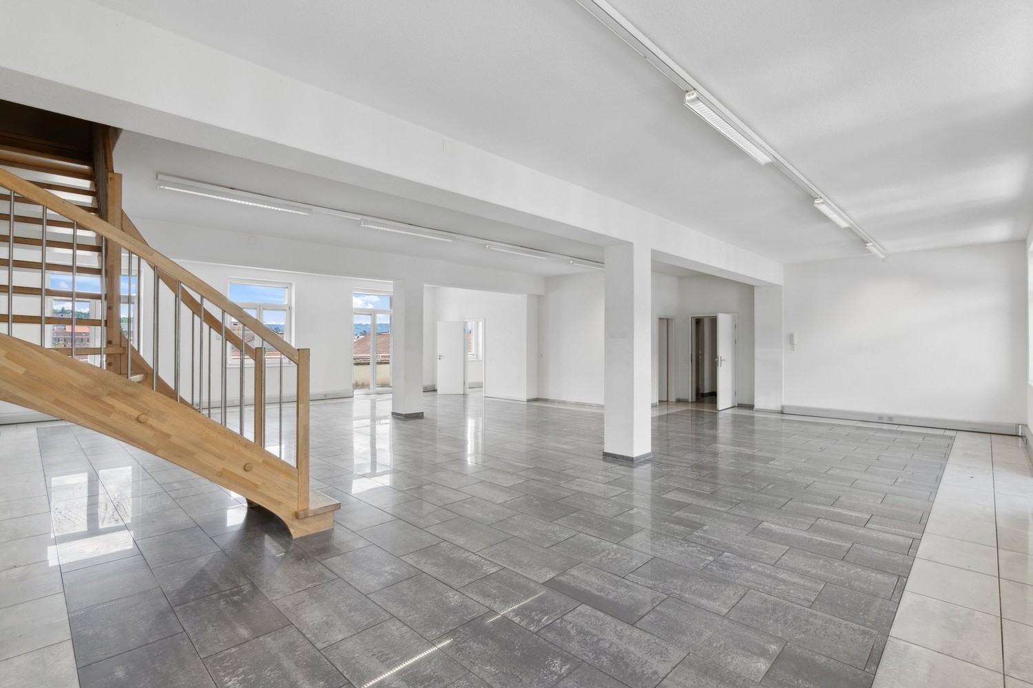150m² office