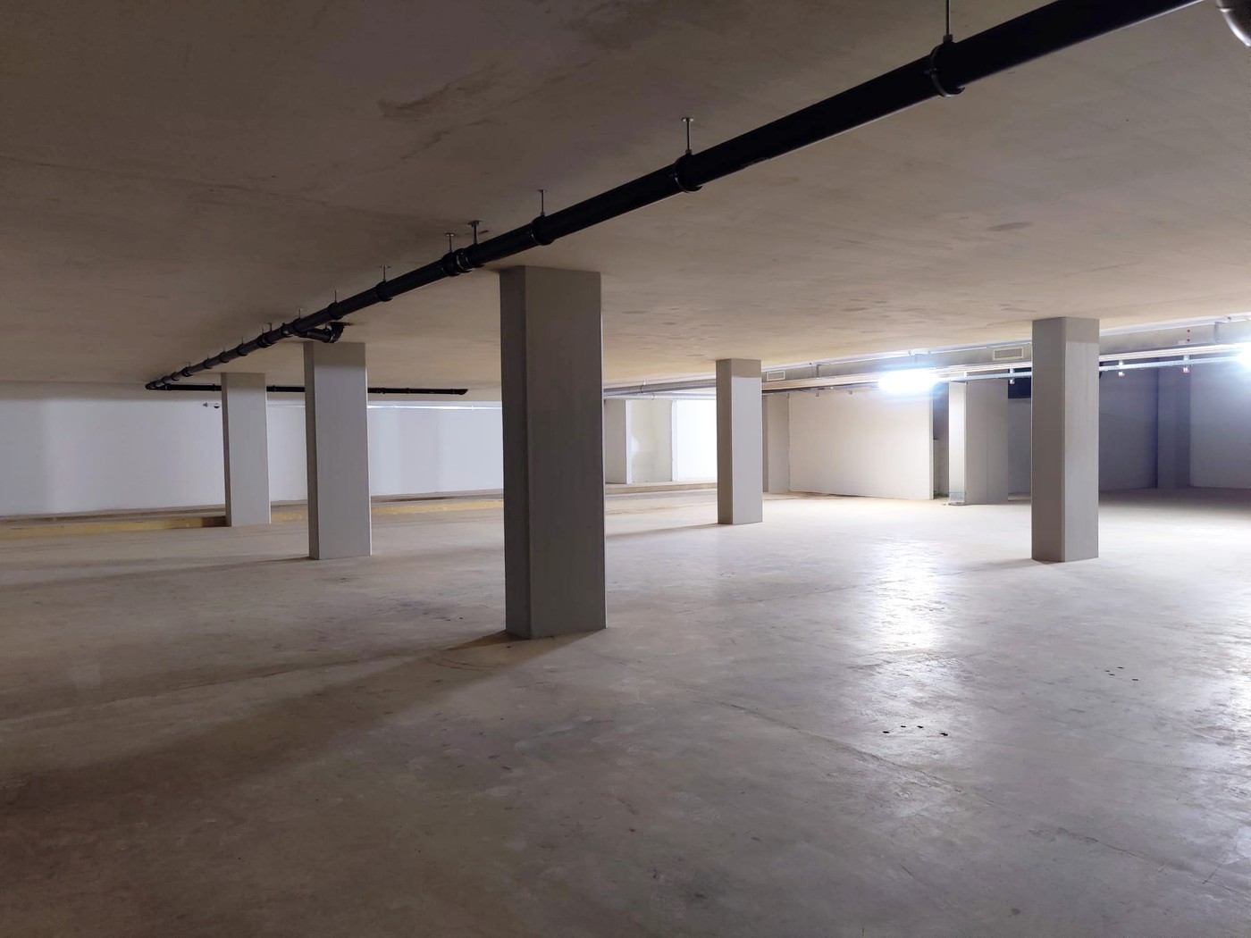 585-585m² cellar compartment