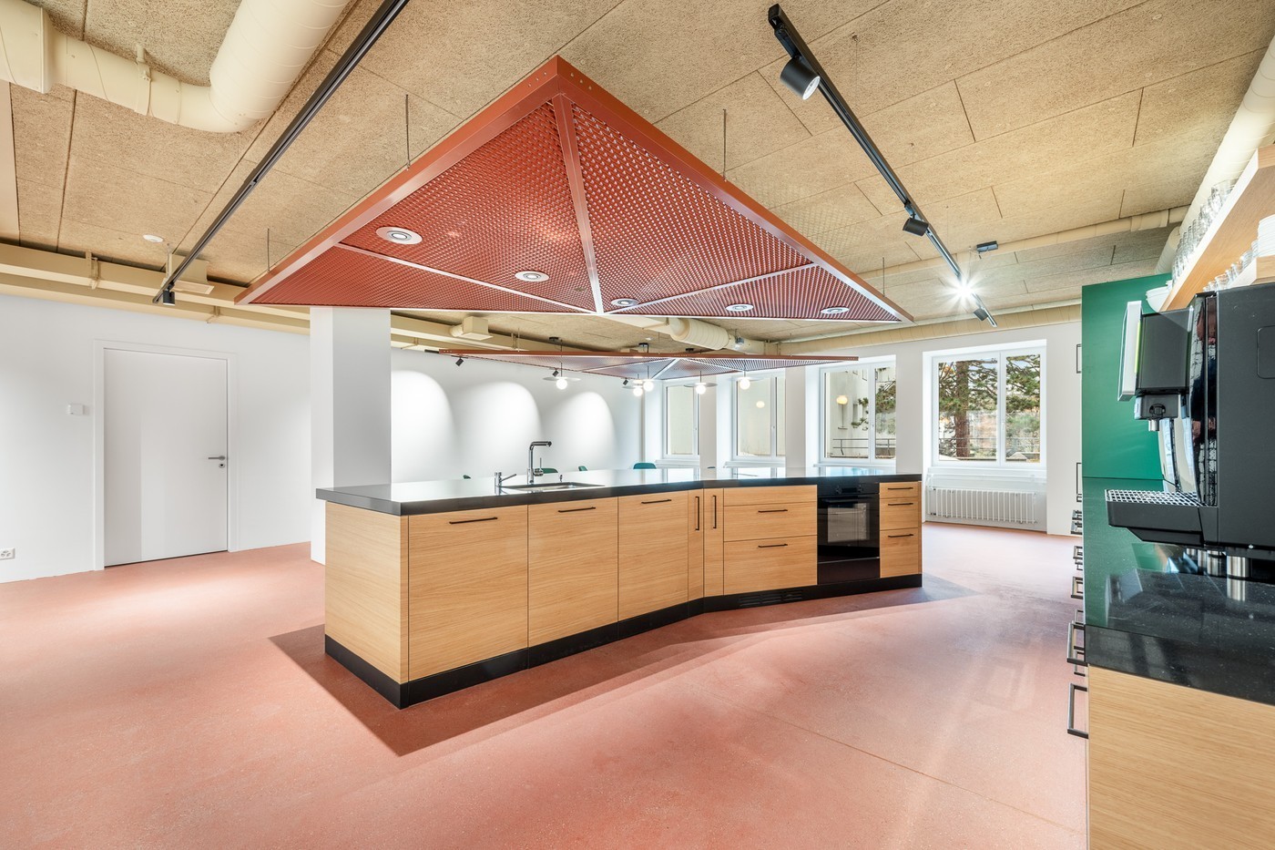 585-585m² cellar compartment