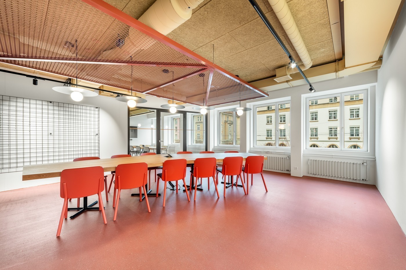 585-585m² cellar compartment