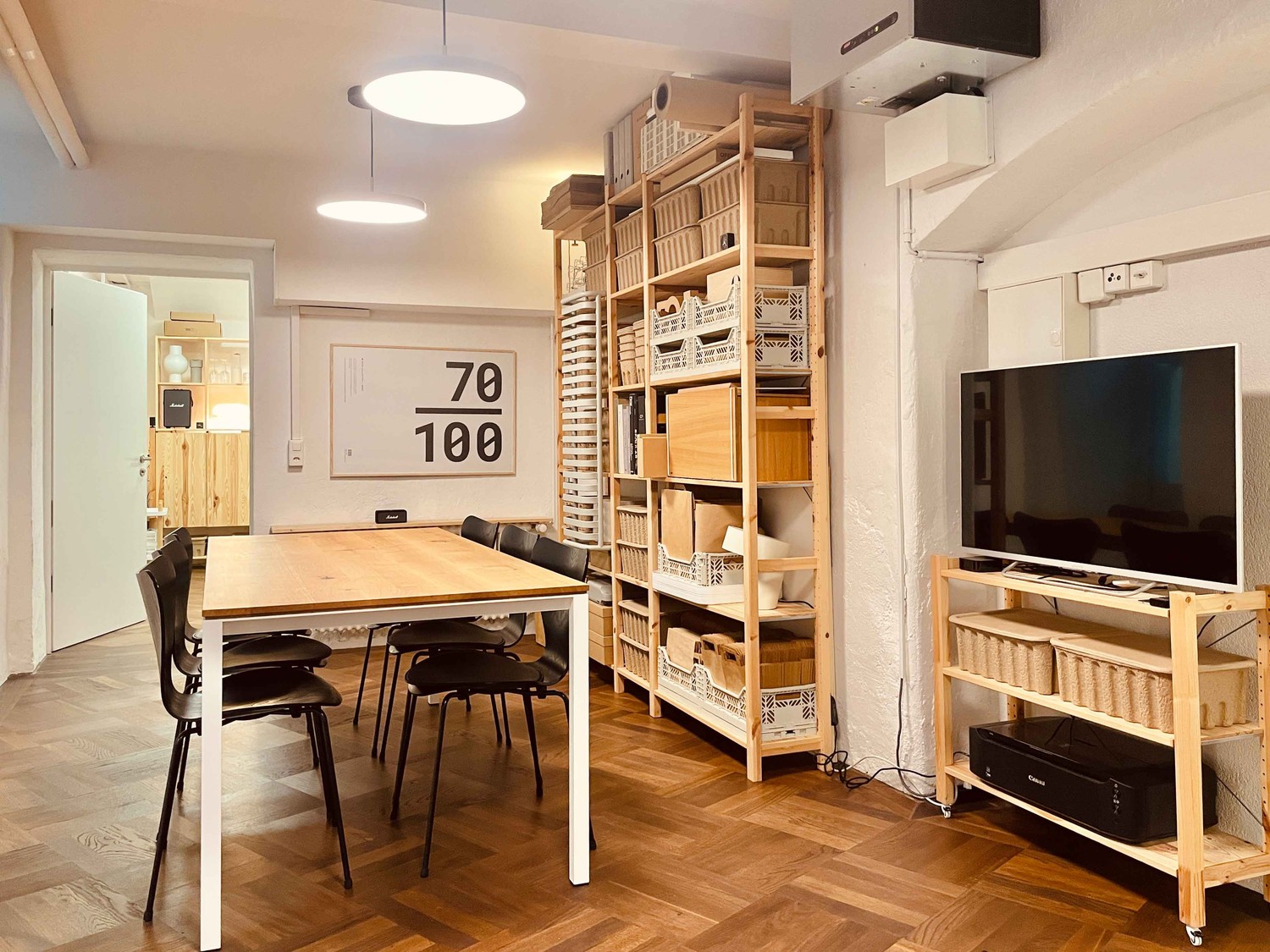 90m² office