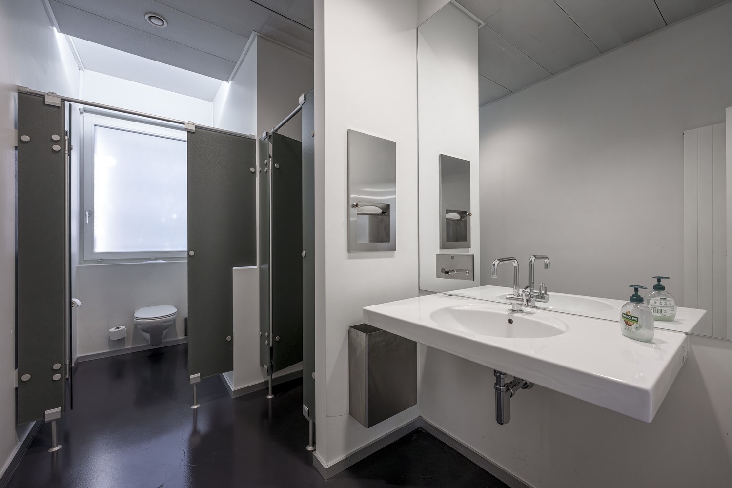 863m² commercial
