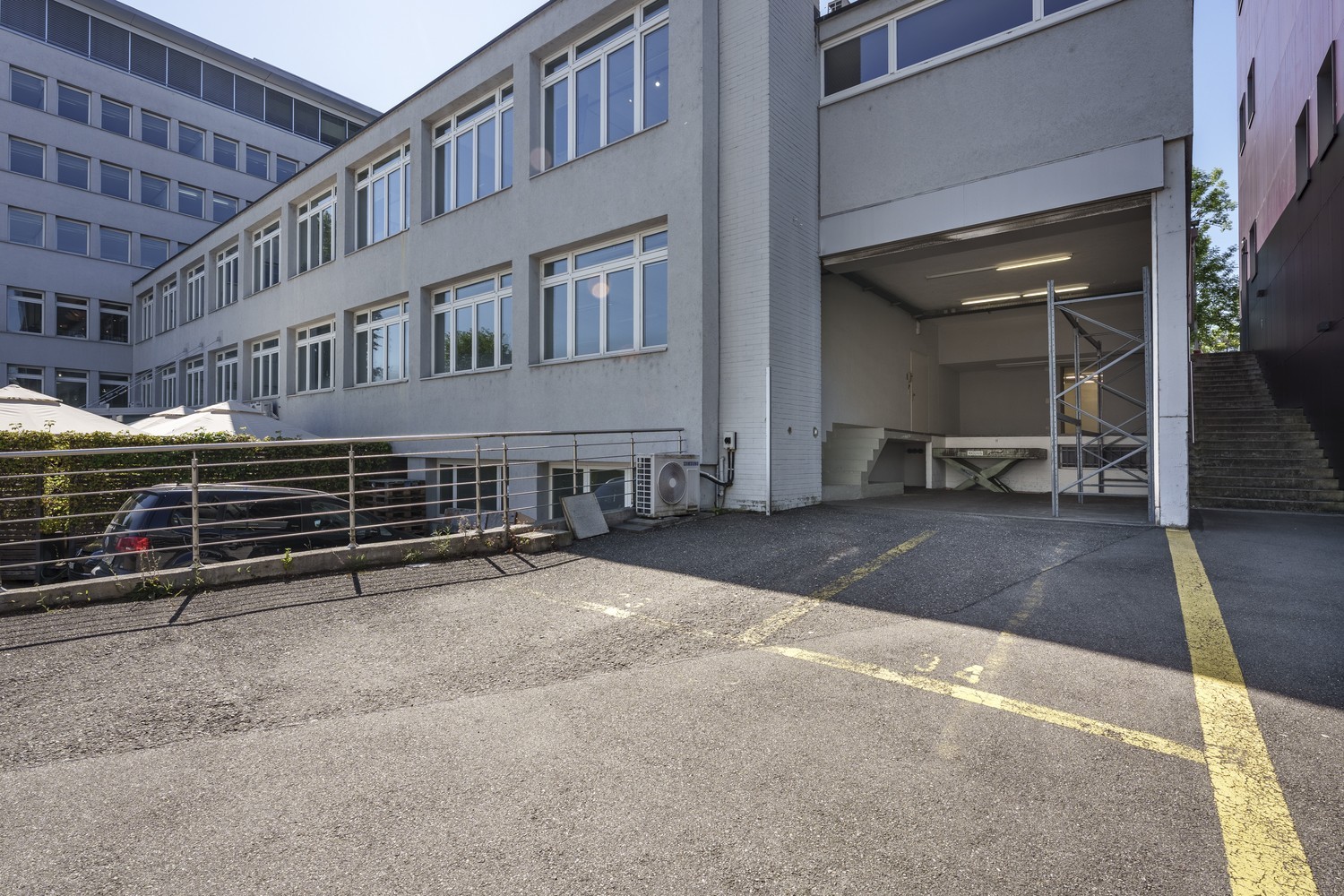863m² commercial