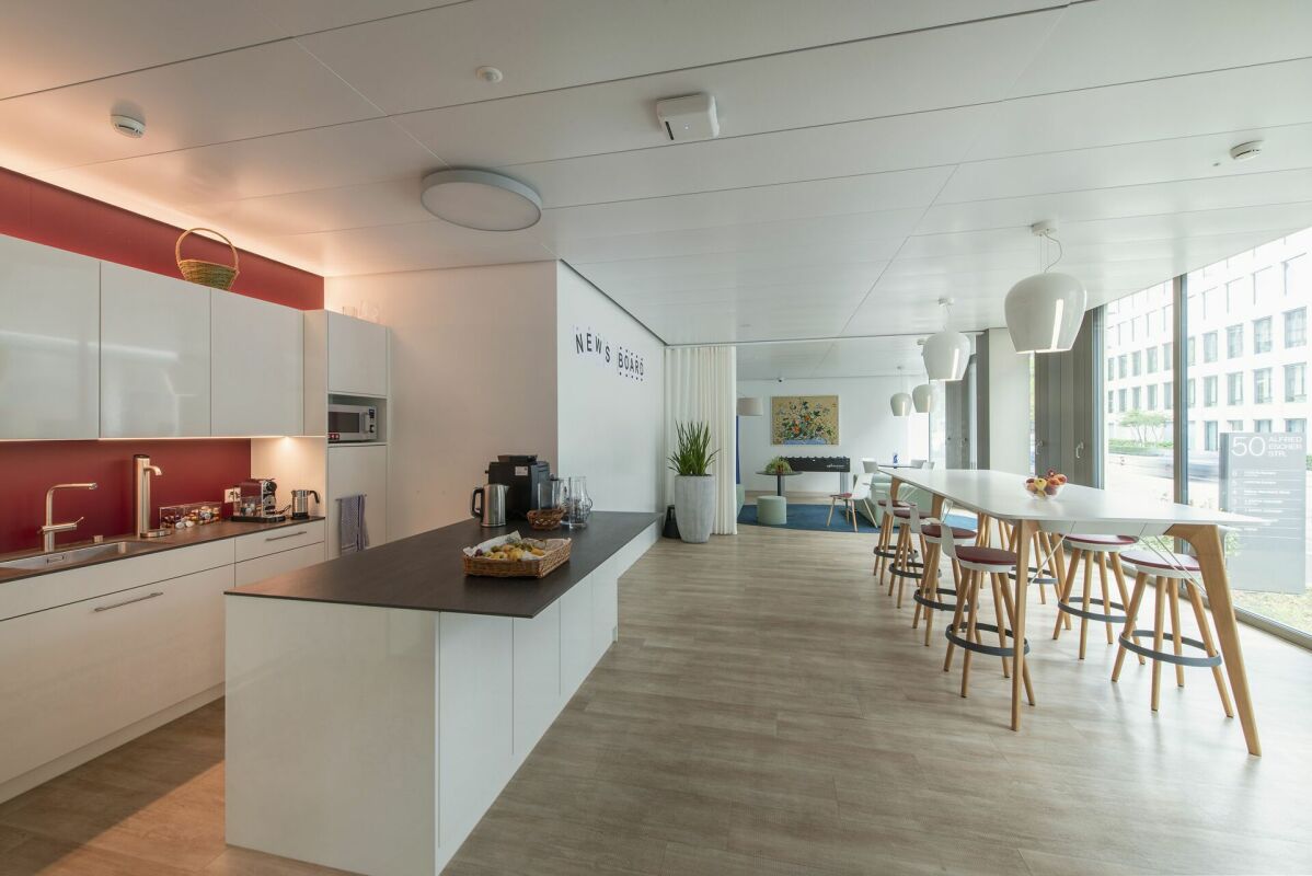 858m² office
