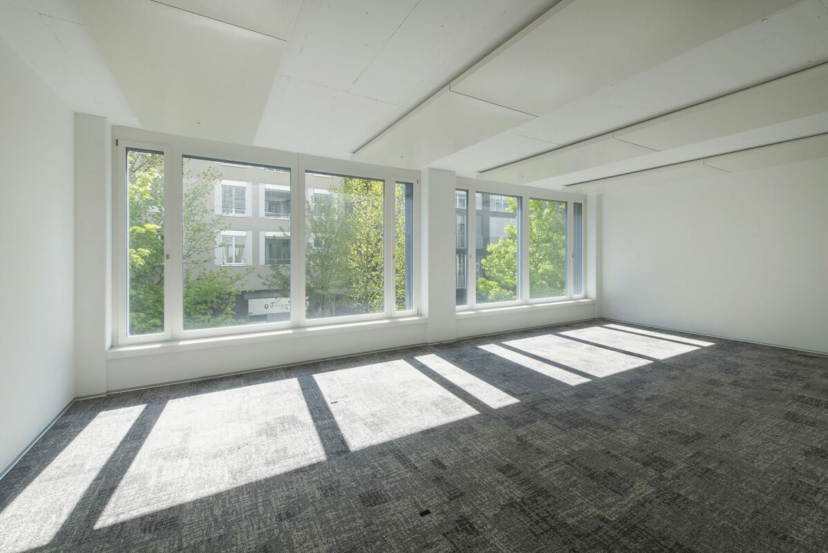 2200m² office