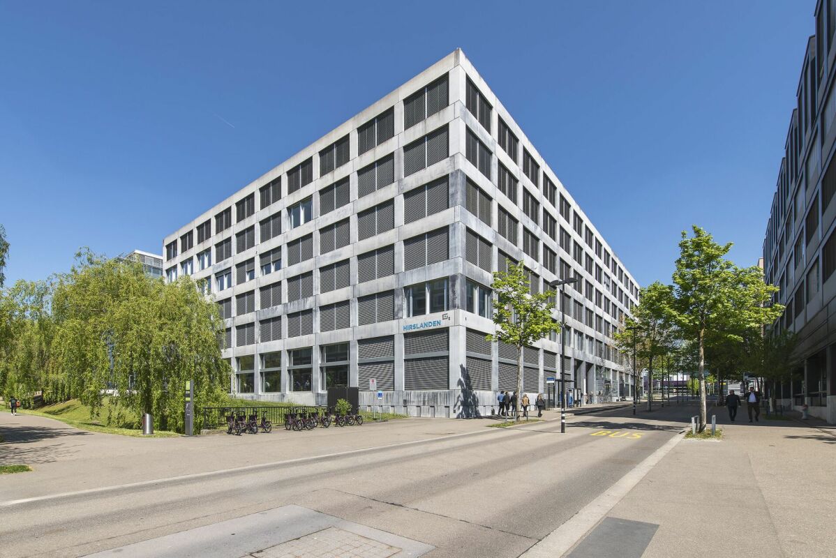 2200m² office