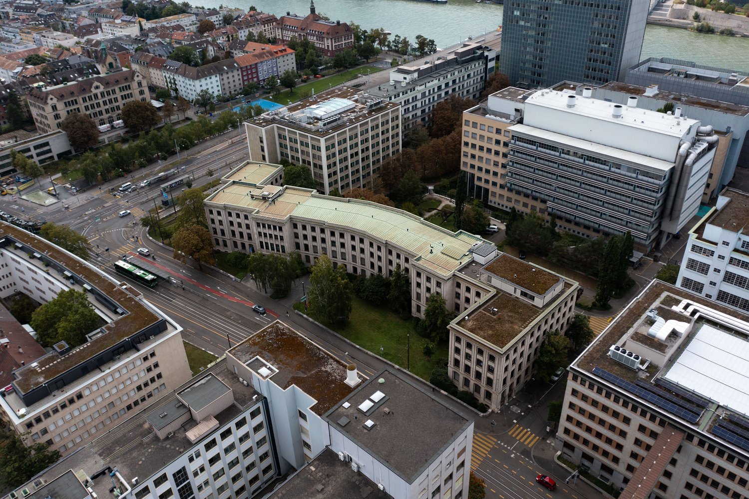 100m² office