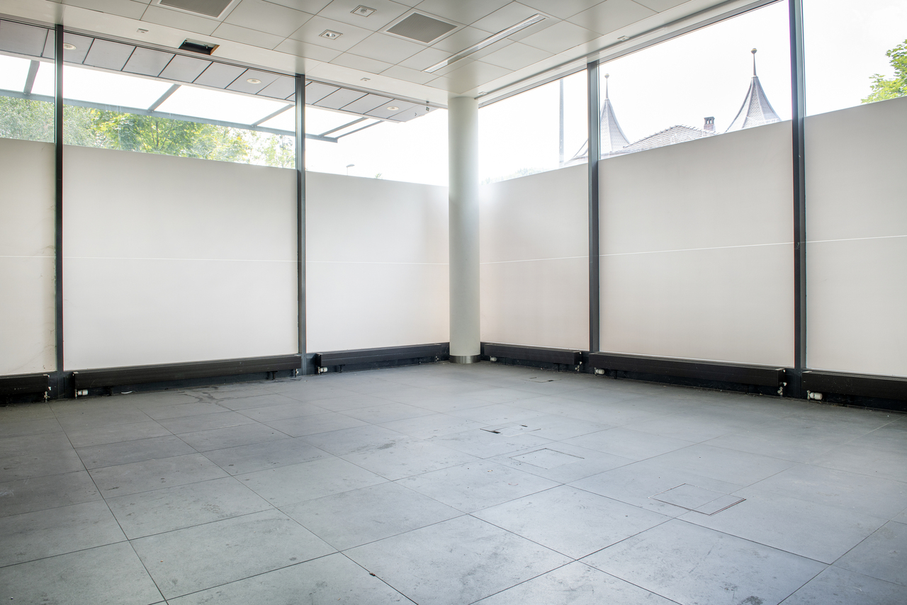125m² shop