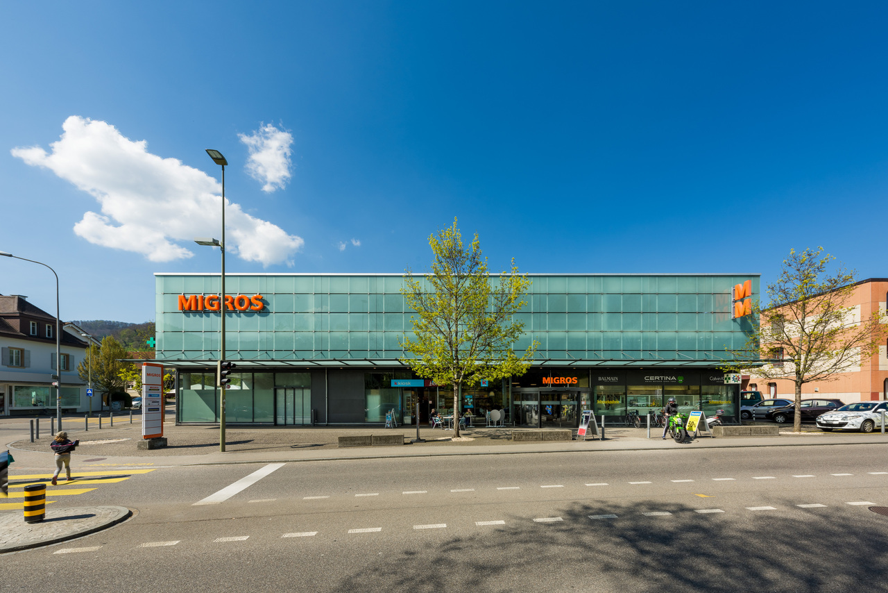 125m² shop