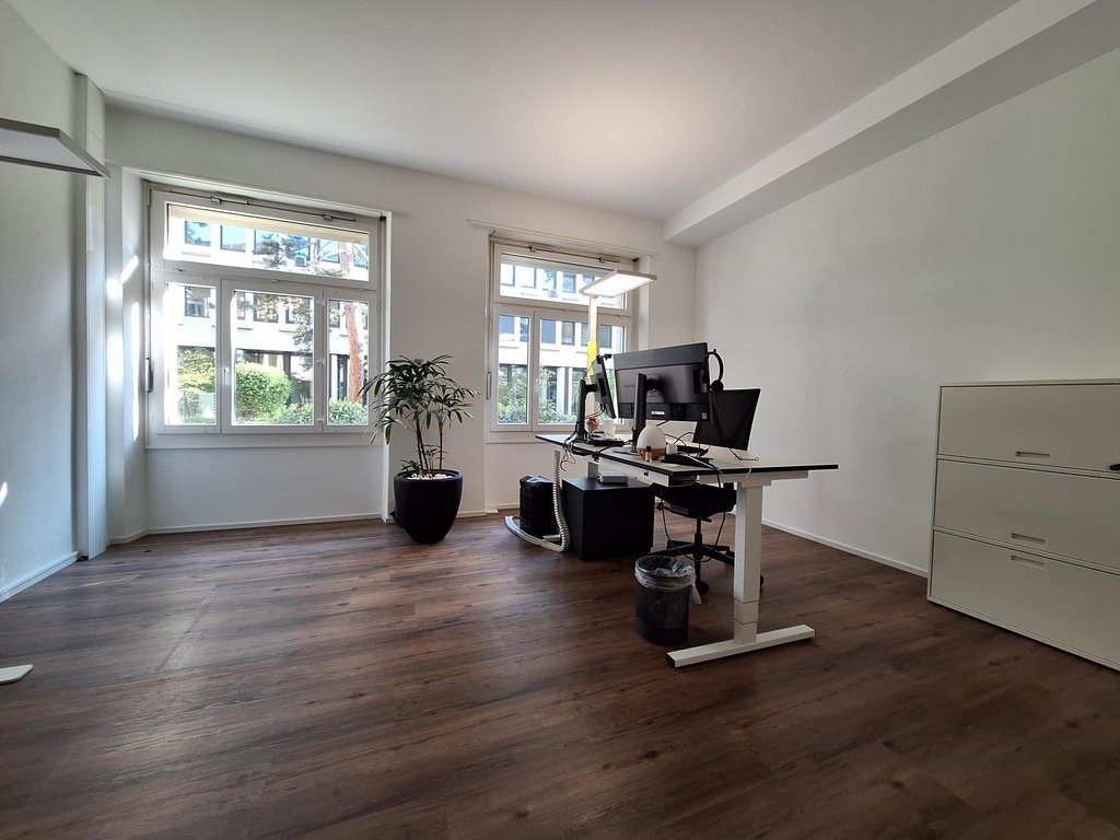 195m² Büro, Foto 2 von 9