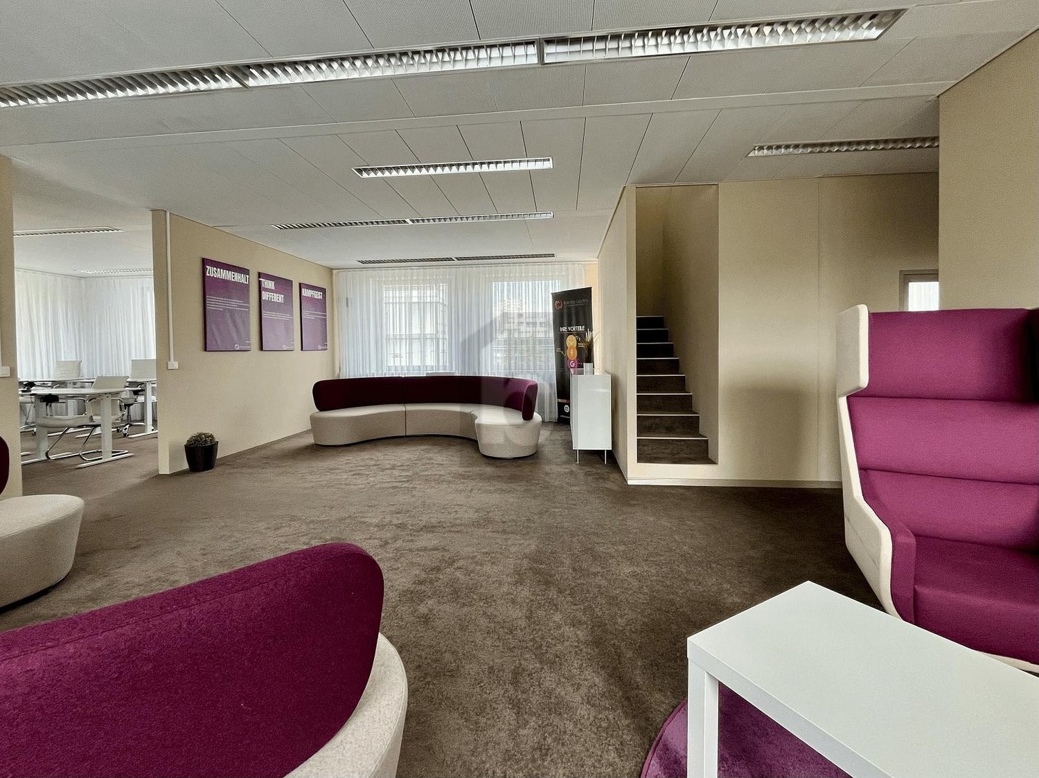452m² bureau, photo 2 sur 4