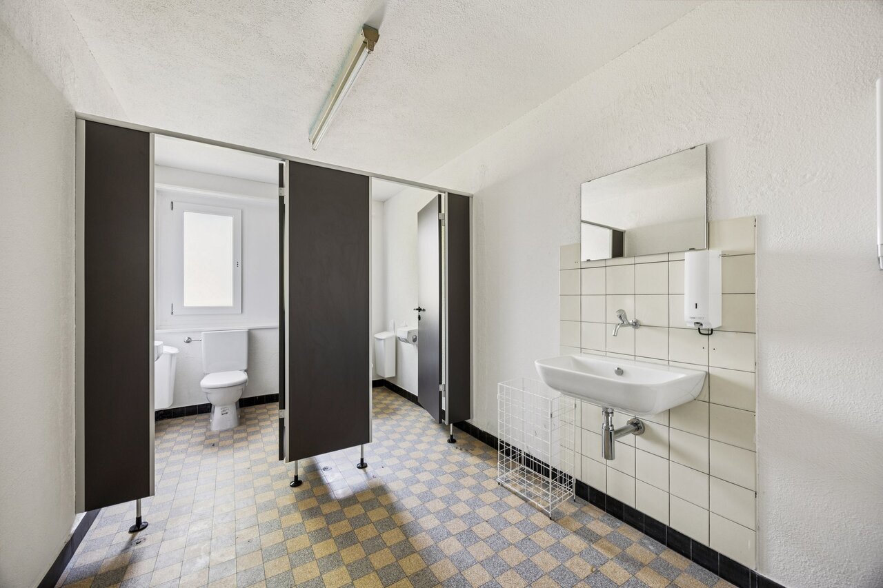 670m² commercial, photo 8 sur 10