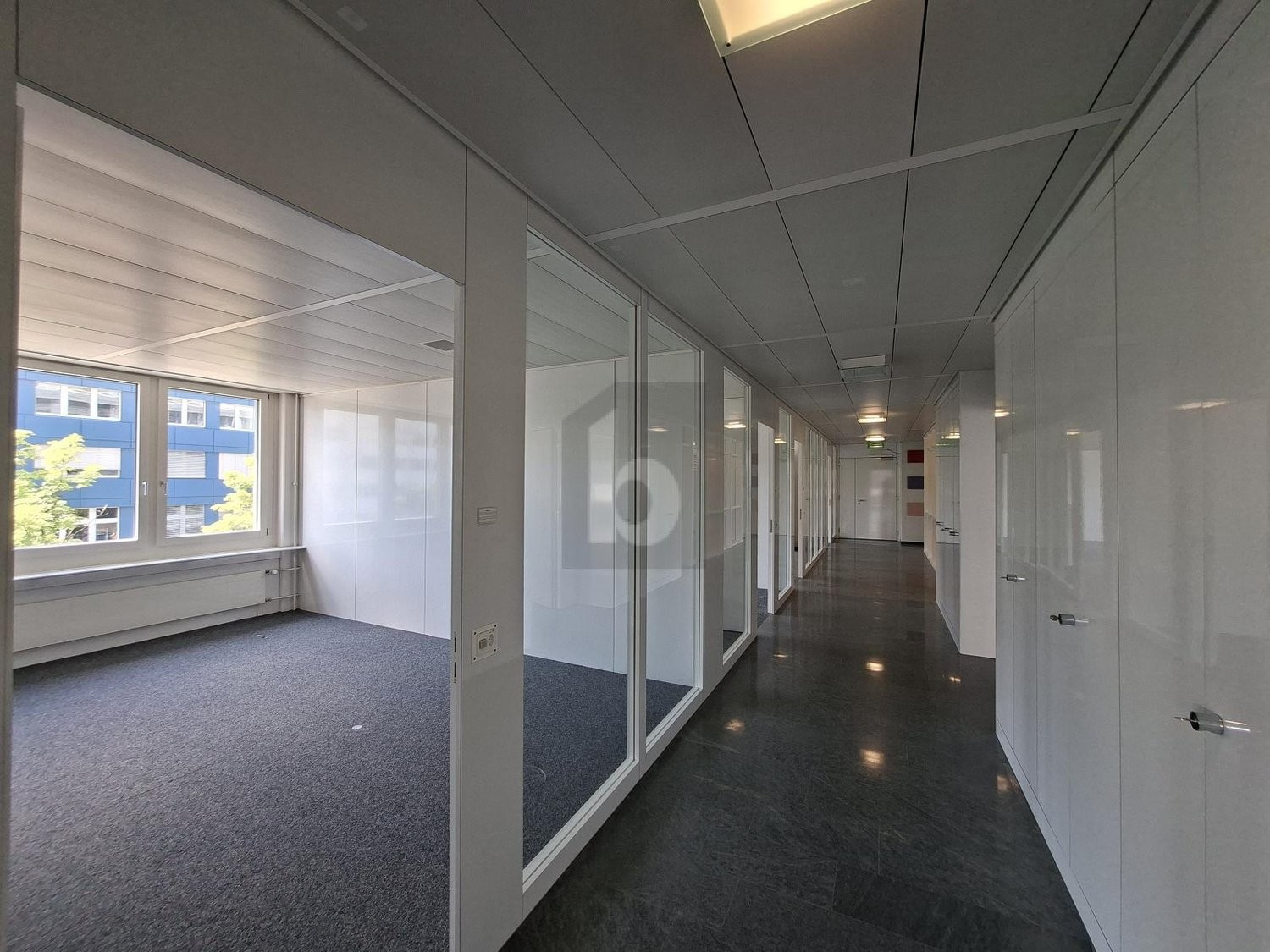 75m² office