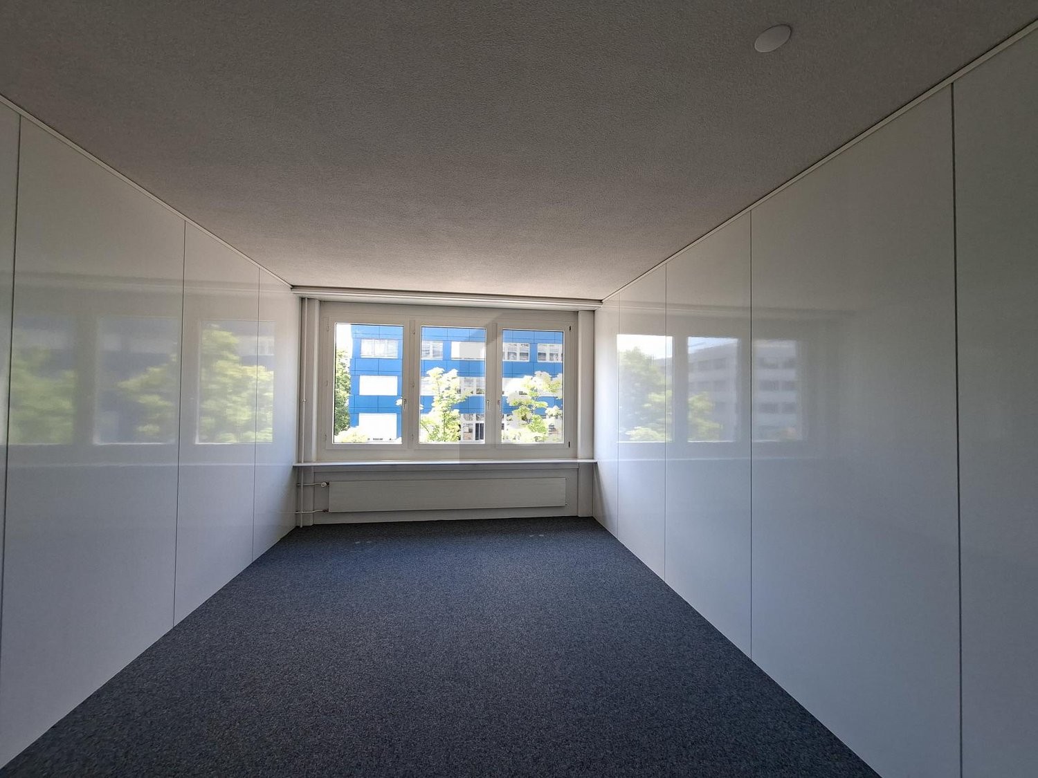 75m² office