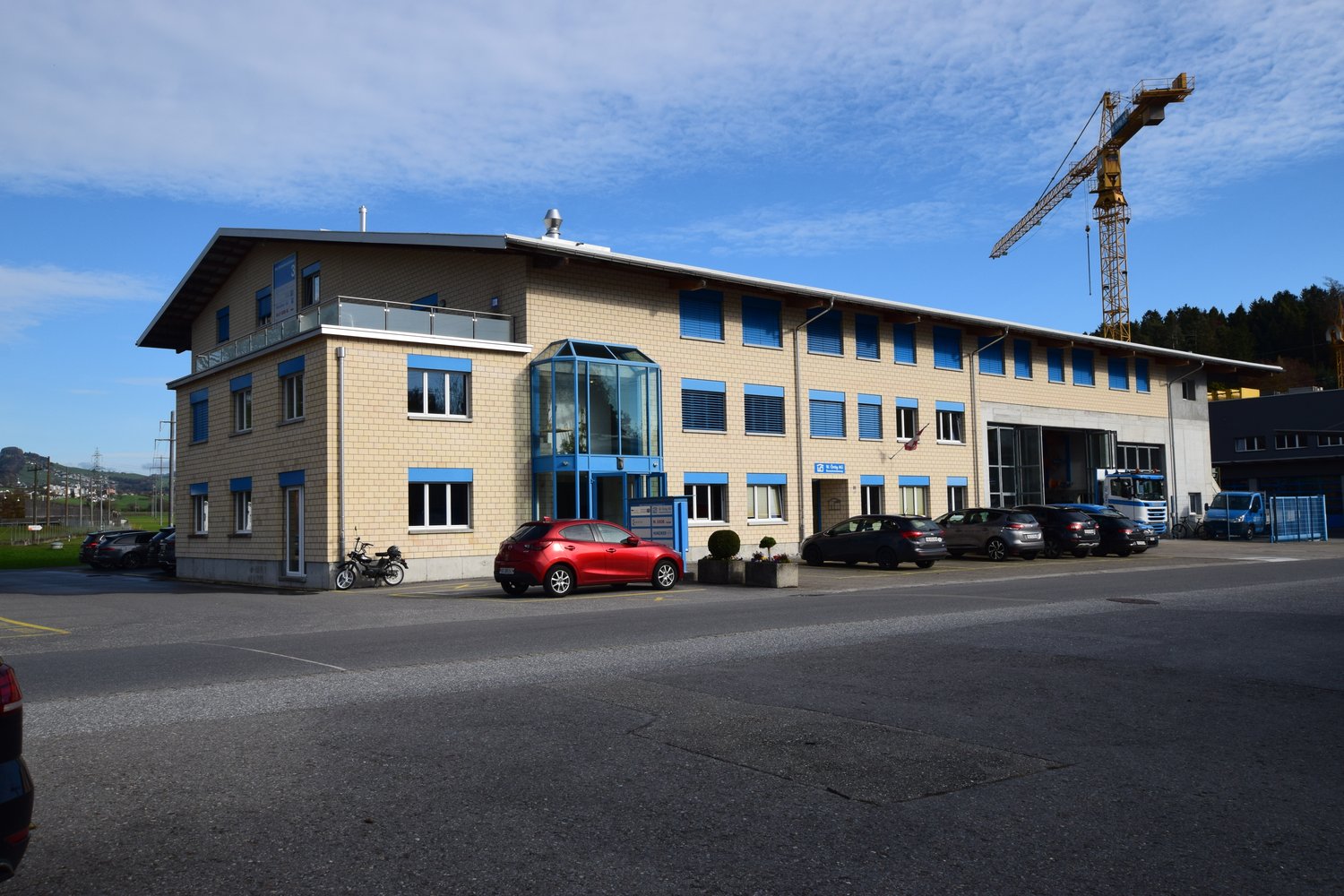 198m² commercial