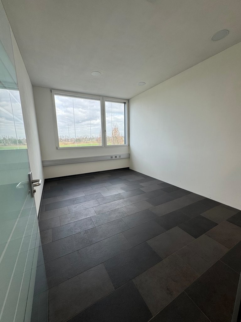 278m² office