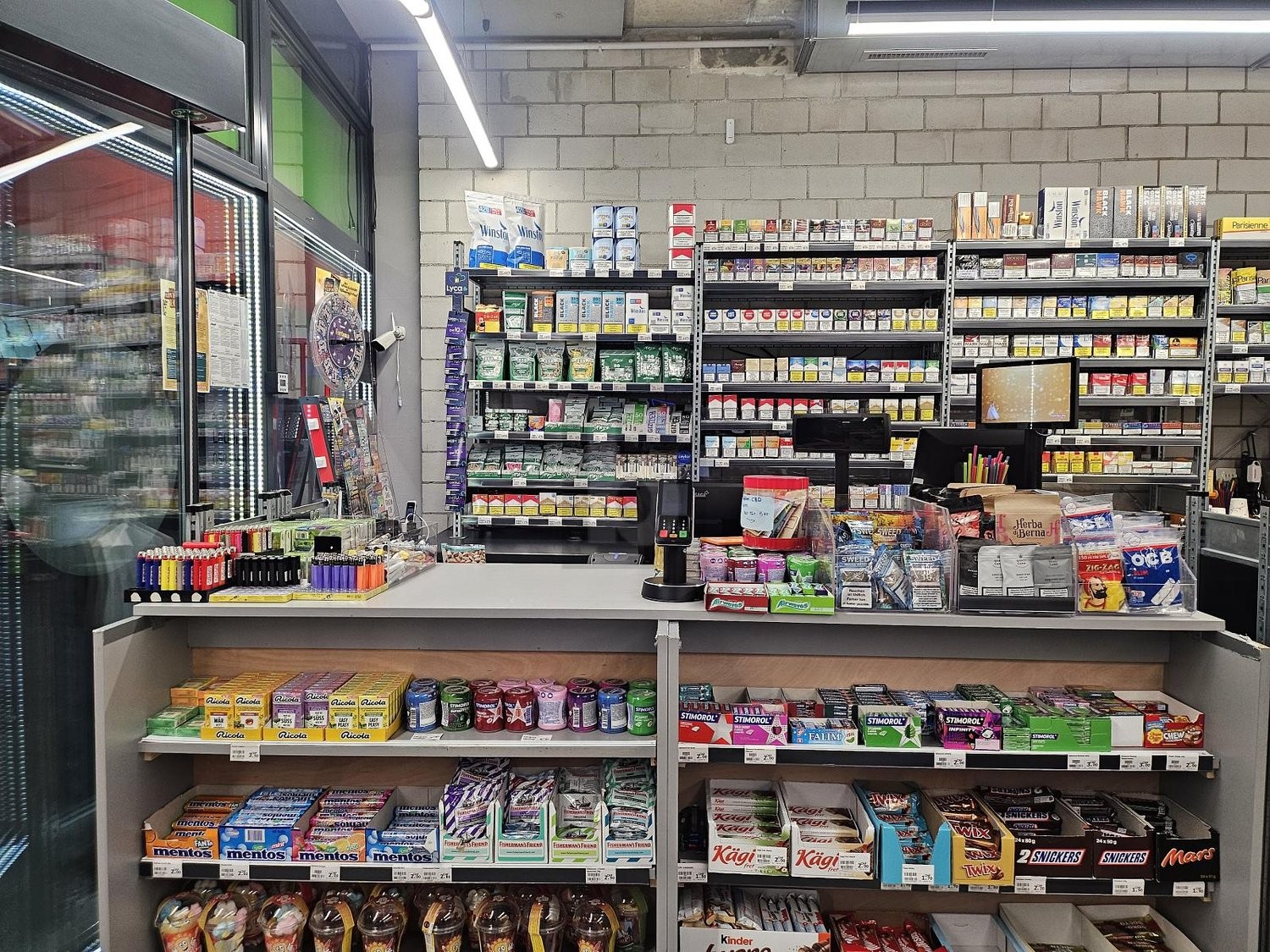 250m² shop