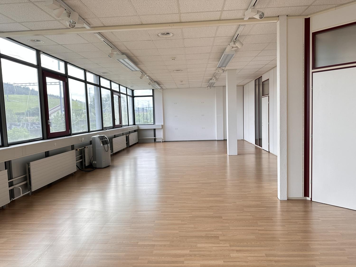 86m² office