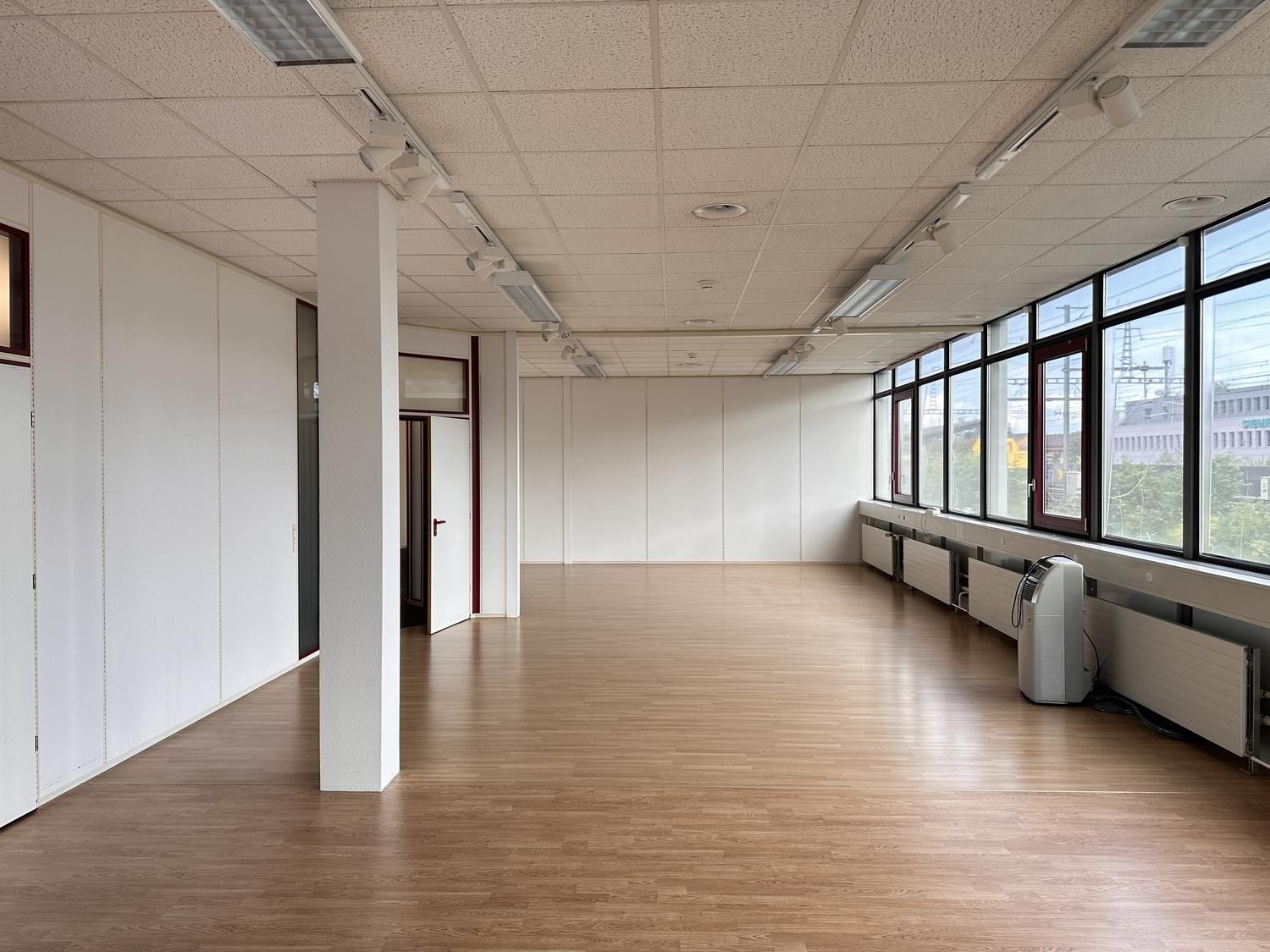 86m² office