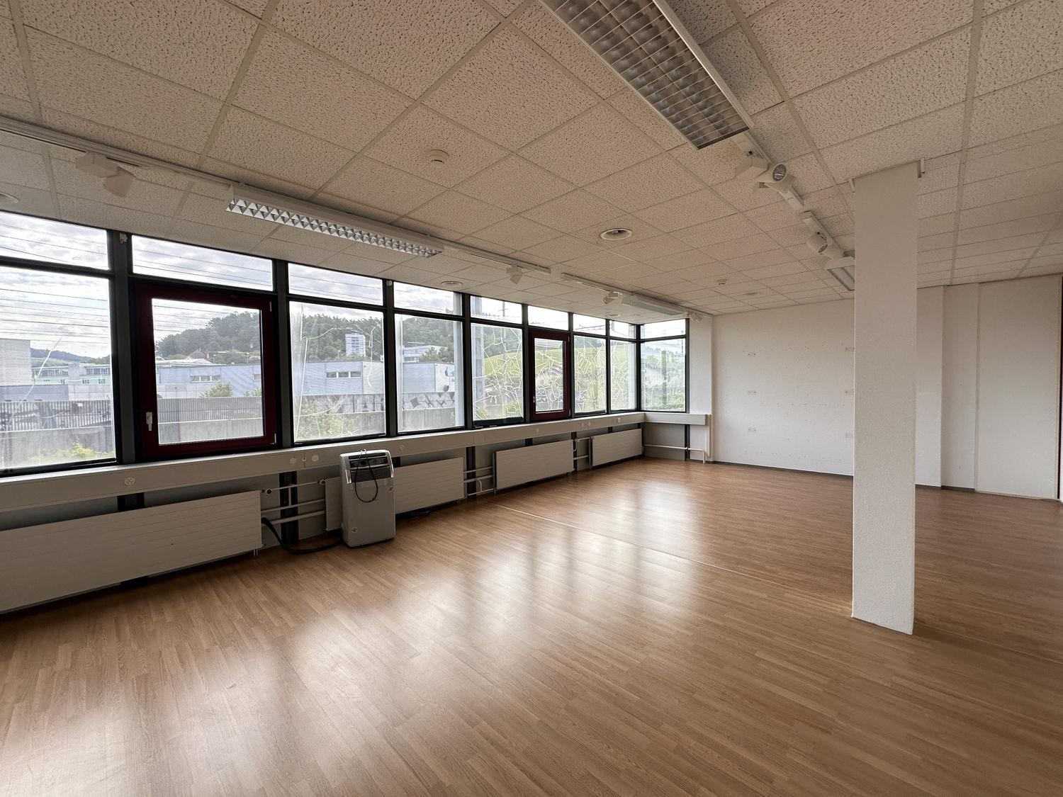 86m² office