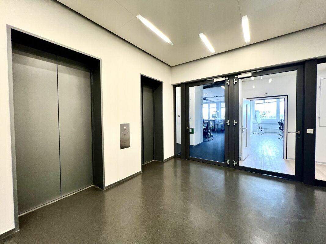 396m² office, photo 8 of 10