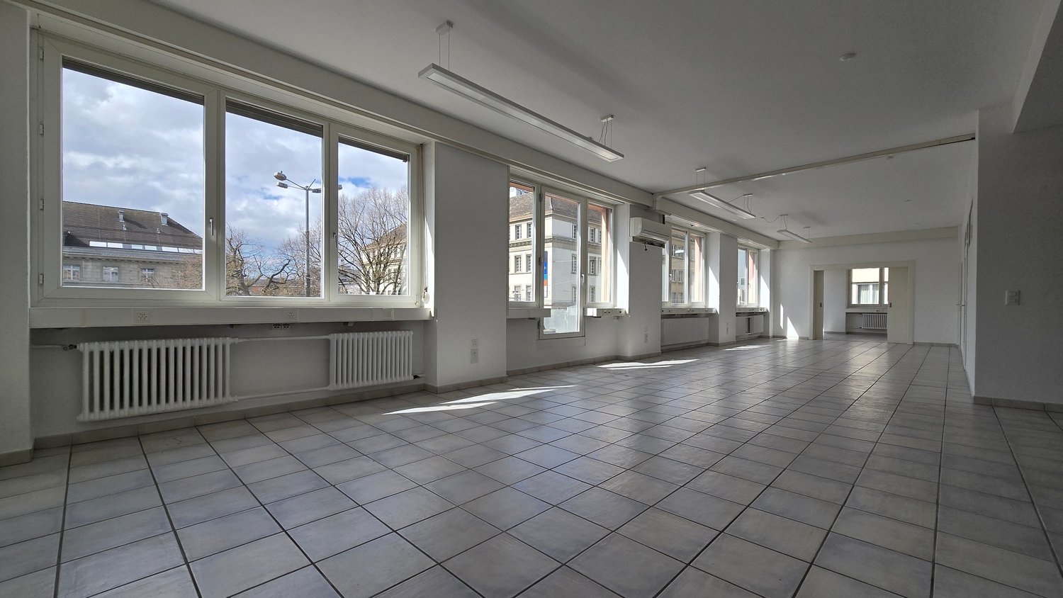170m² office