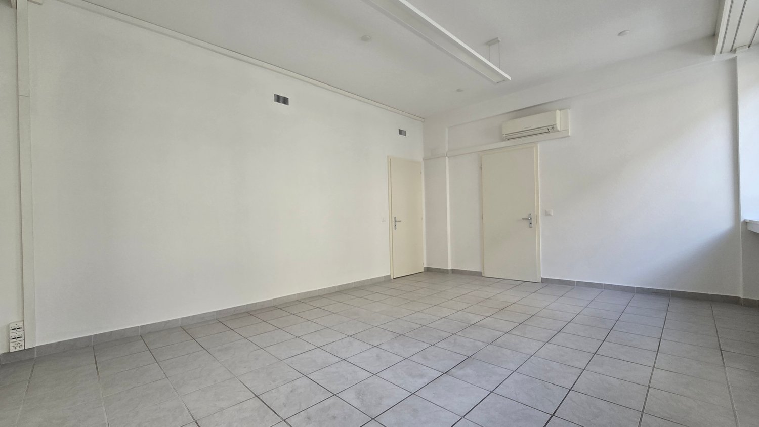 170m² office