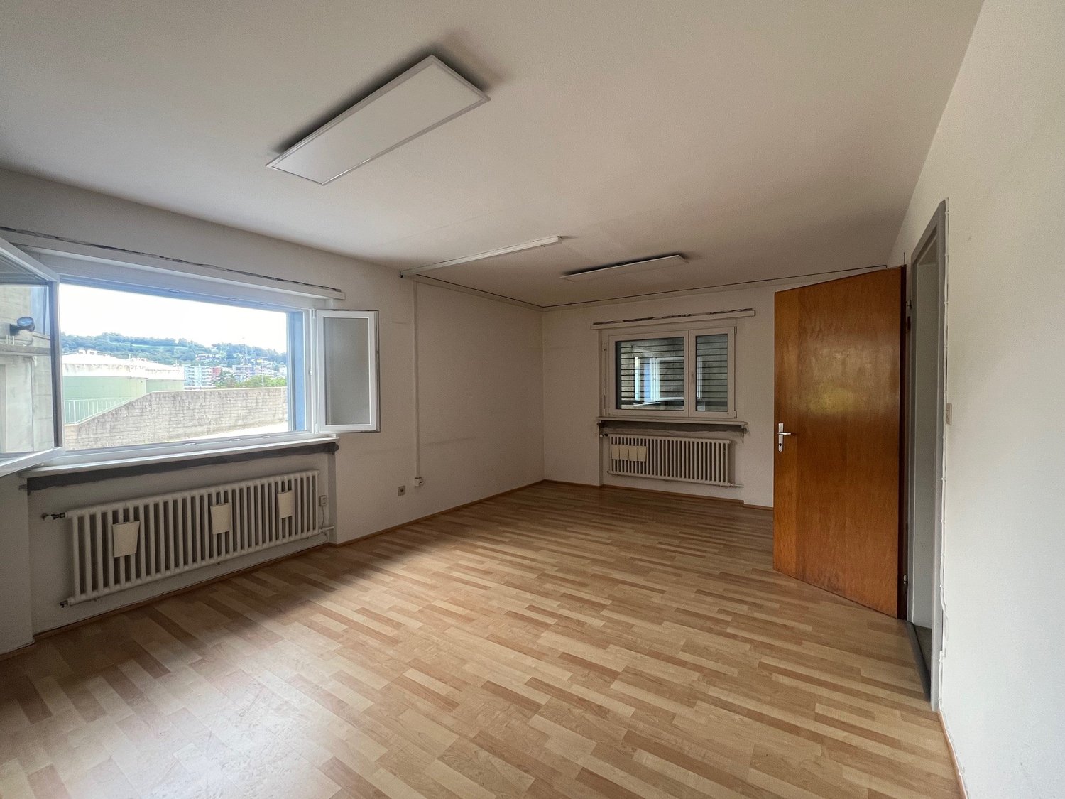 Büro, Foto 1 von 2