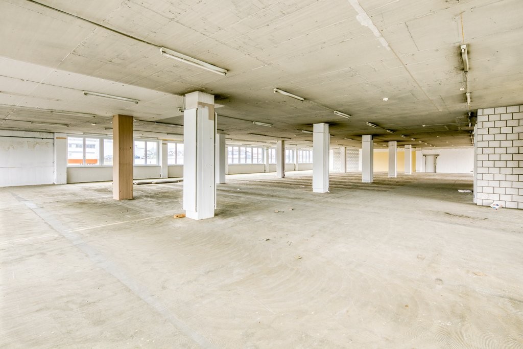 318m² office