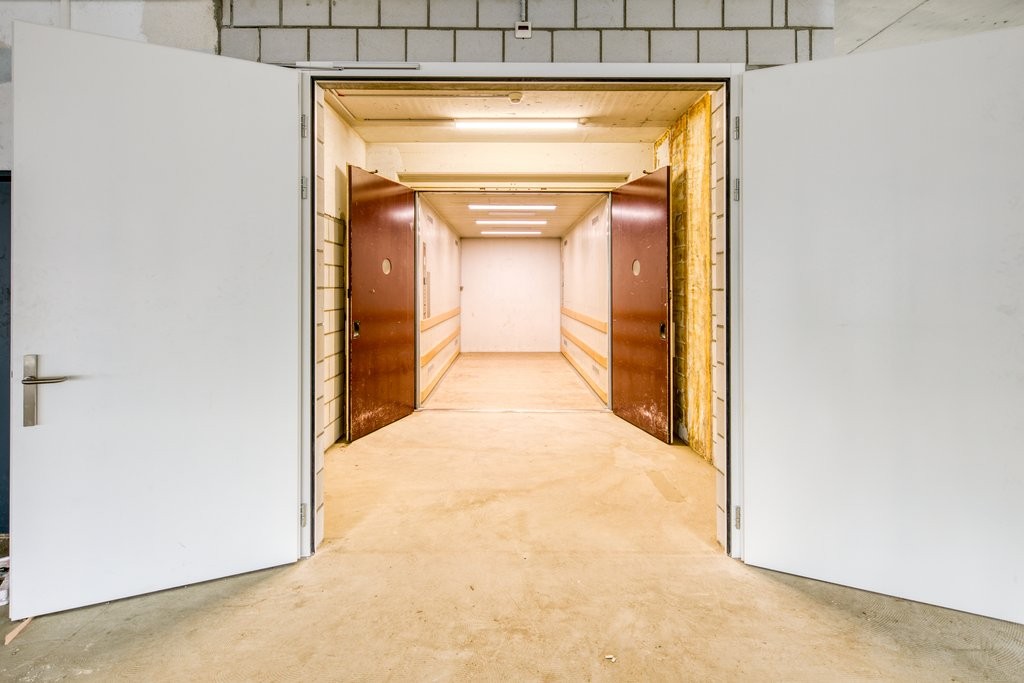 318m² office