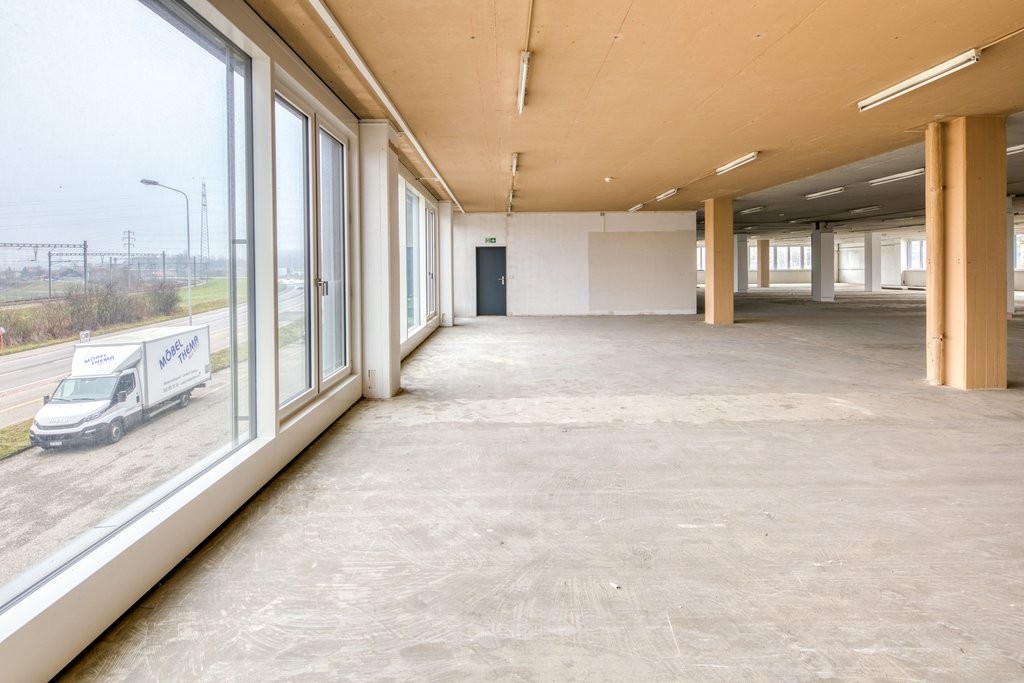 318m² office
