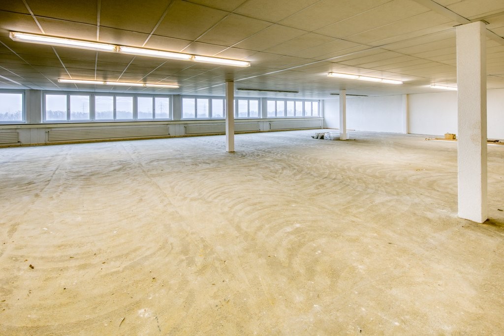 318m² office