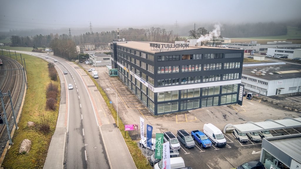 318m² office