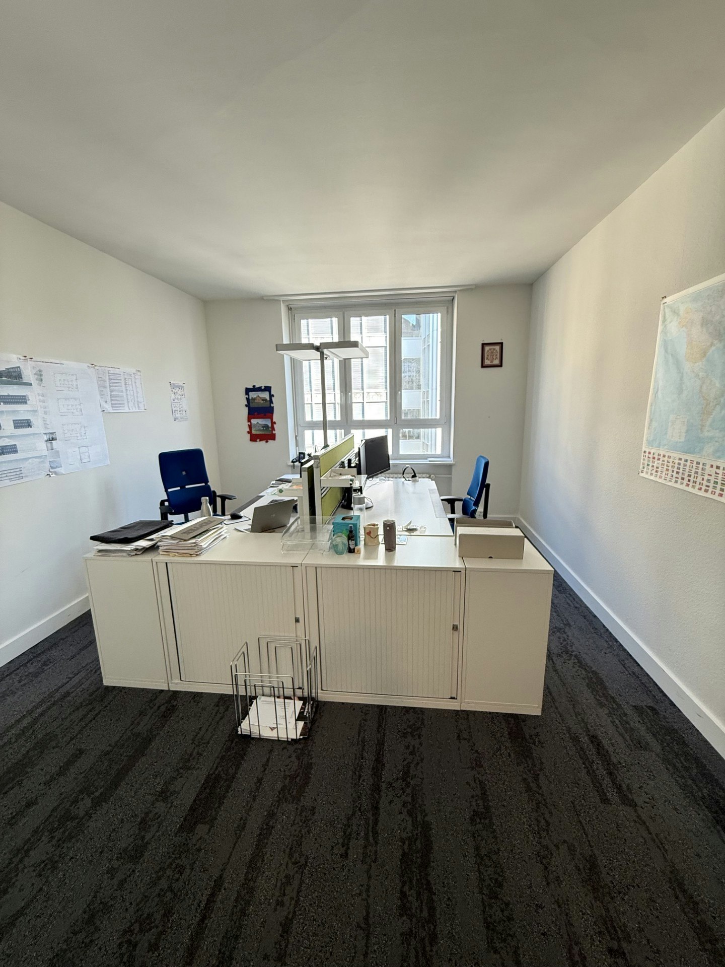 189m² office