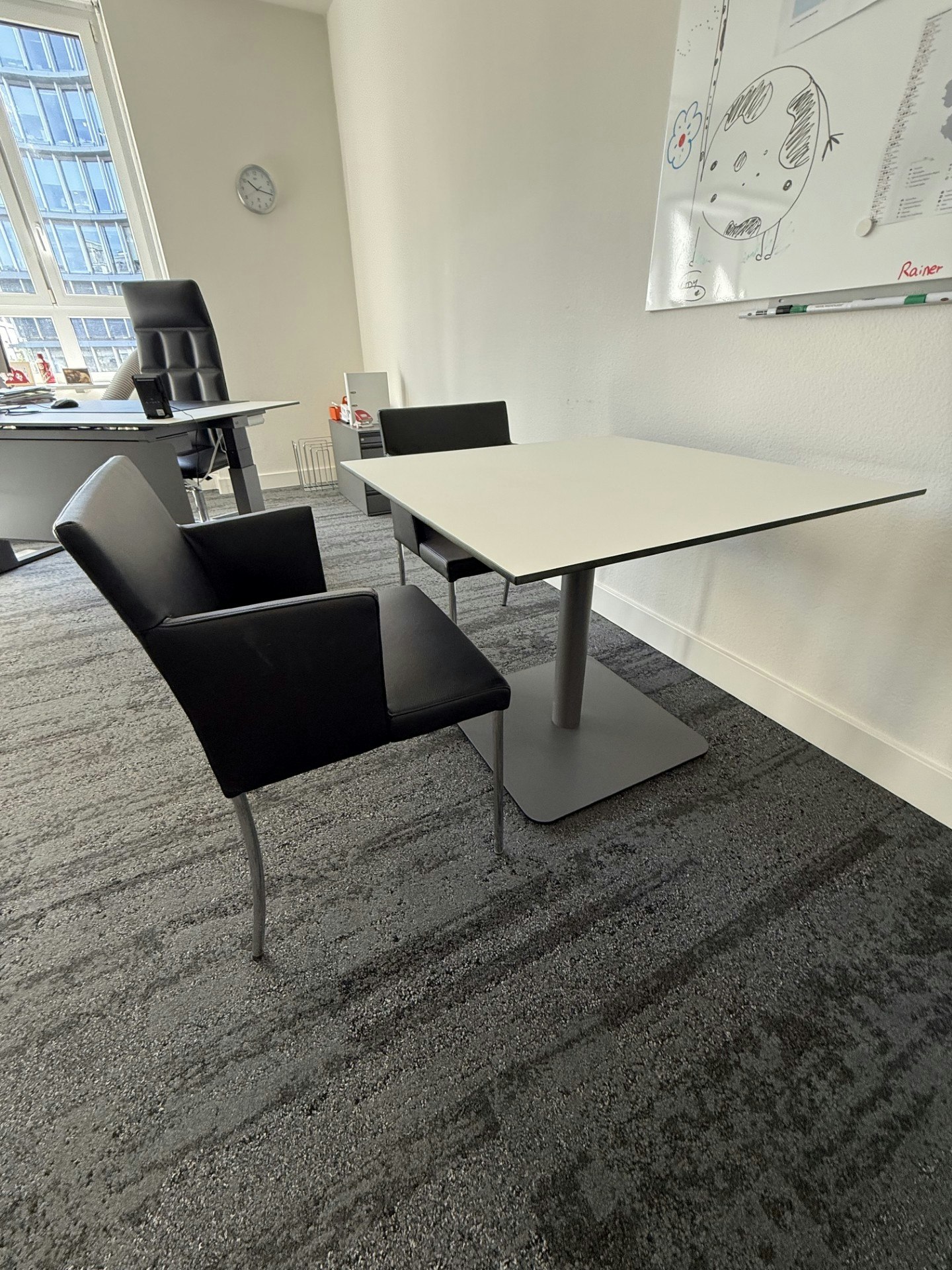 189m² office