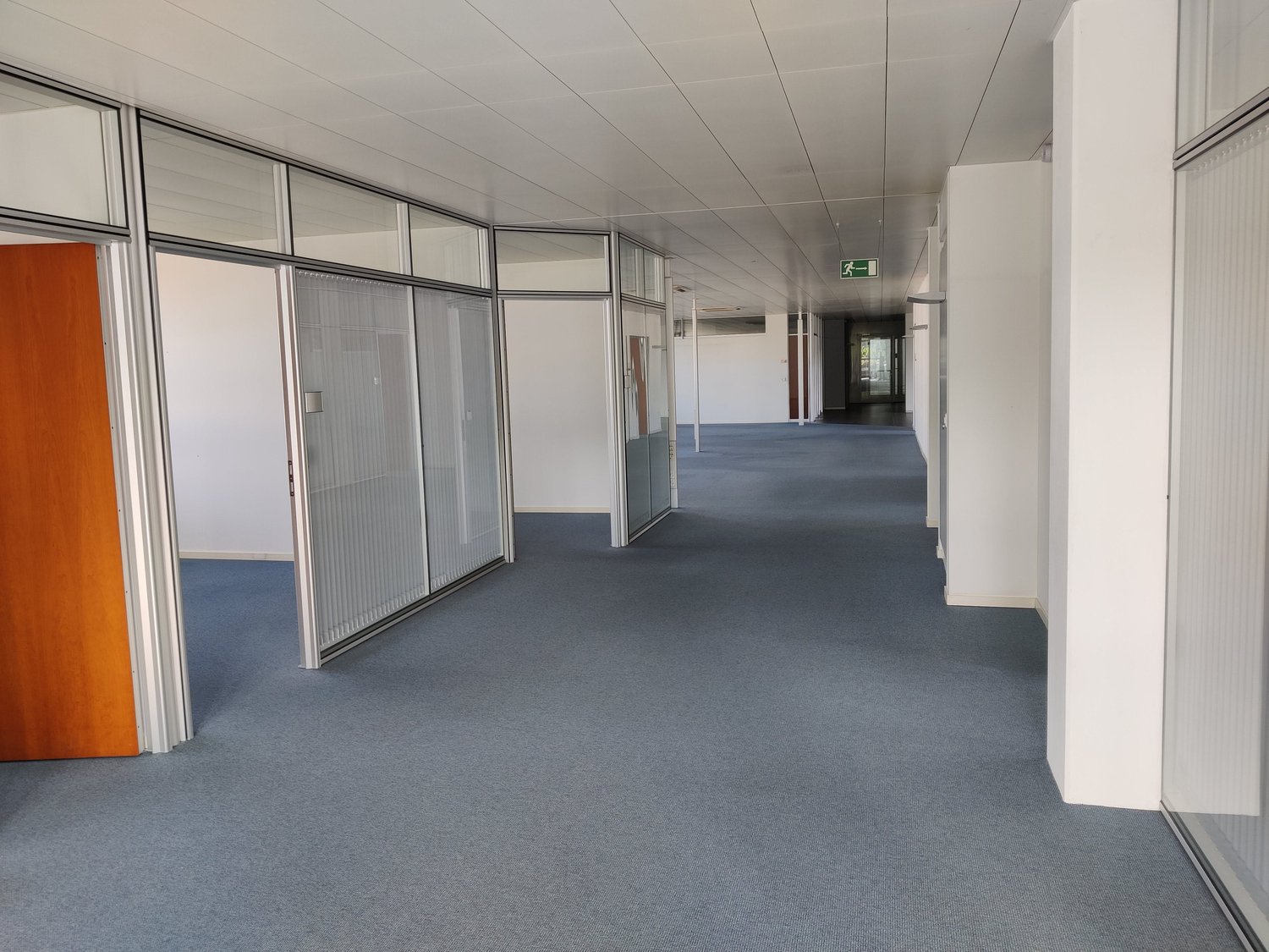 488m² Büro, Foto 4 von 5