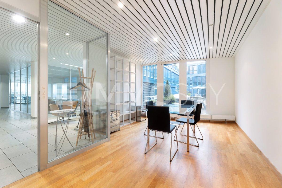 574m² bureau, photo 1 sur 9