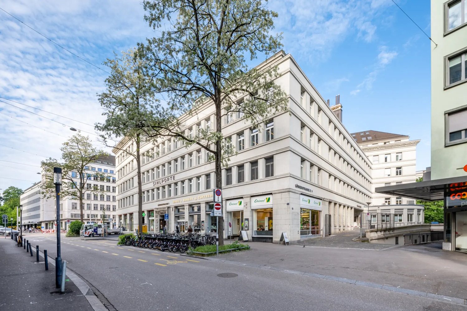 140m² shop
