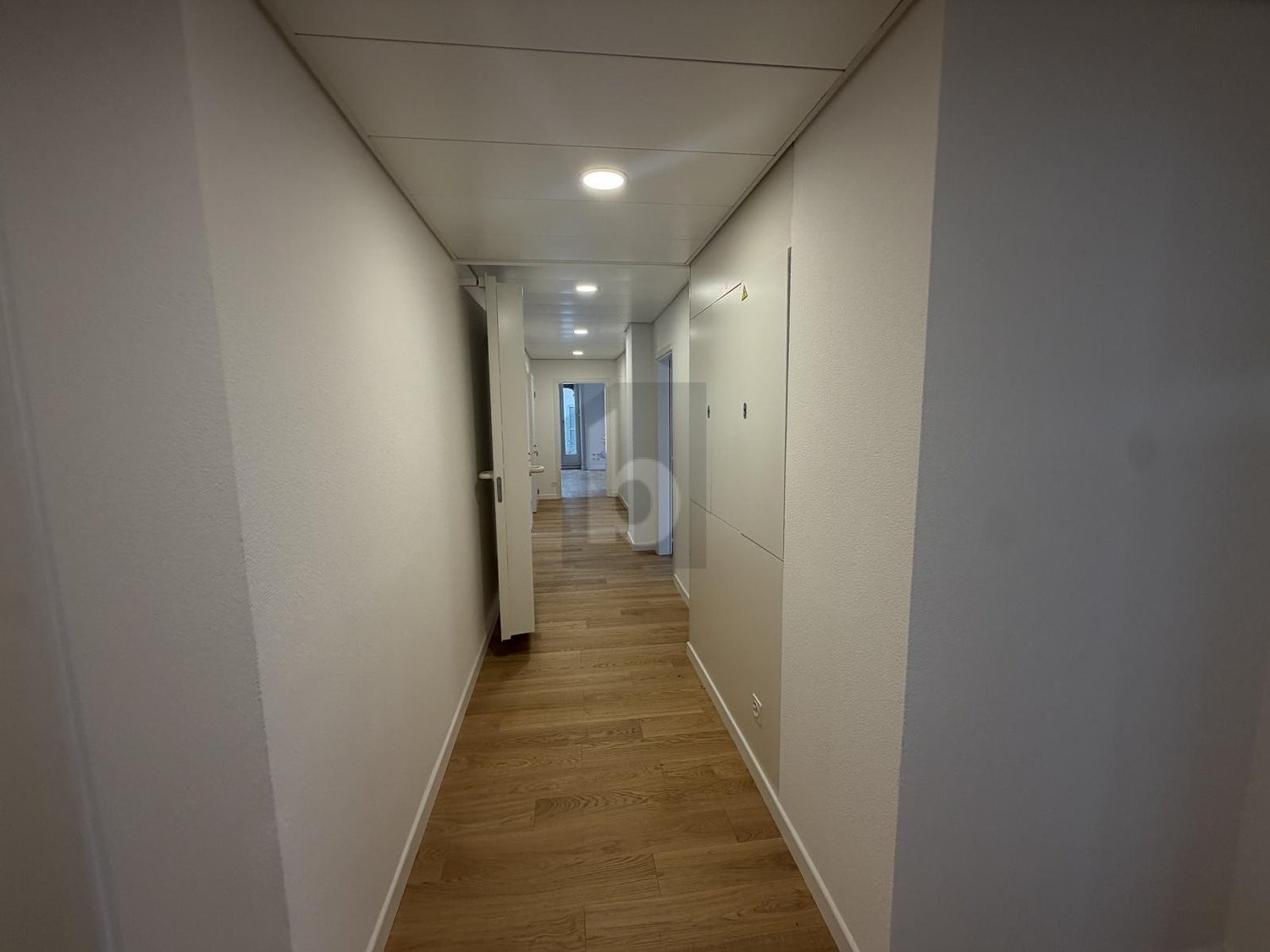 Wohn- / Geschäftsgebäude, Foto 3 von 4