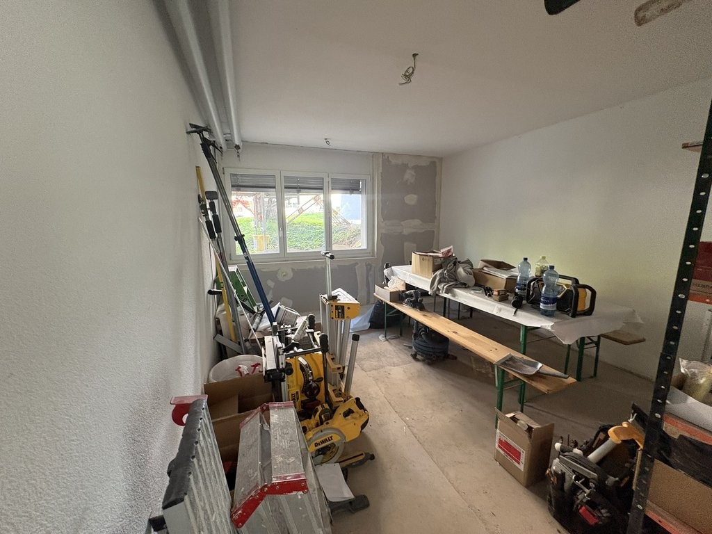 75m² office