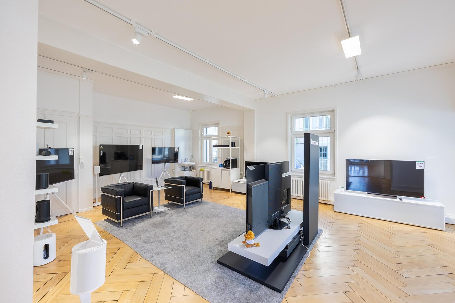 83m² commercial