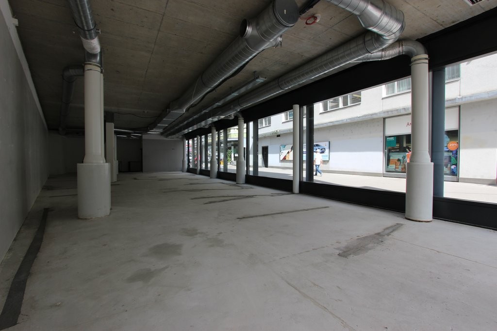 215m² office