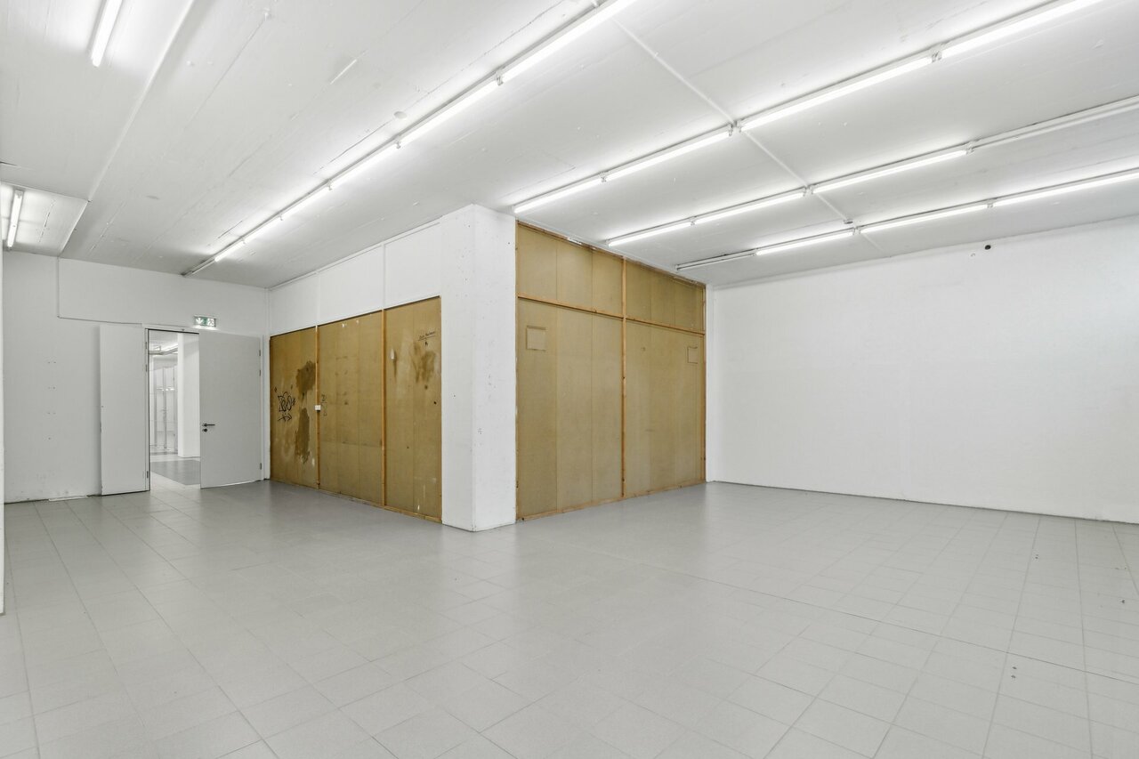 123m² storage room