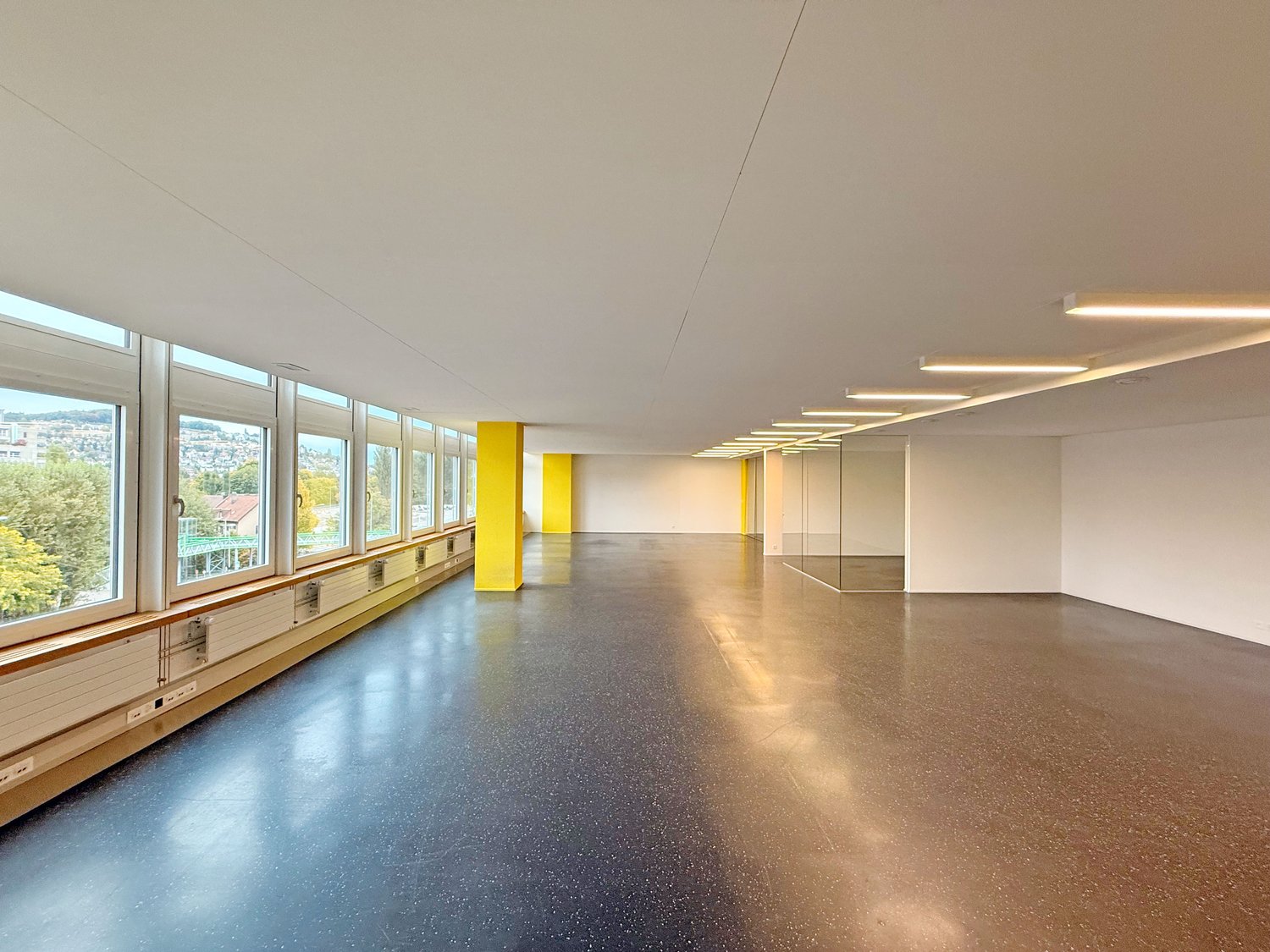 624m² office