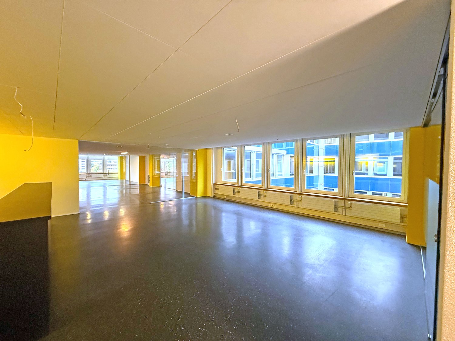 624m² office
