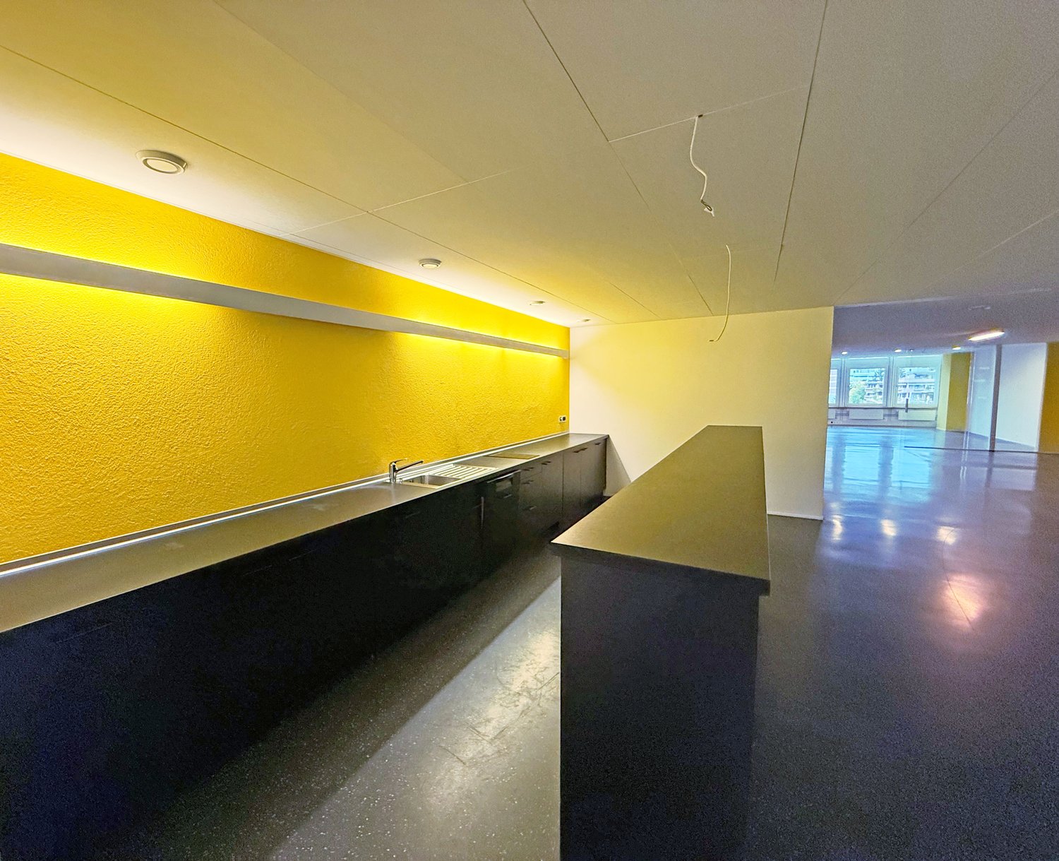 624m² office